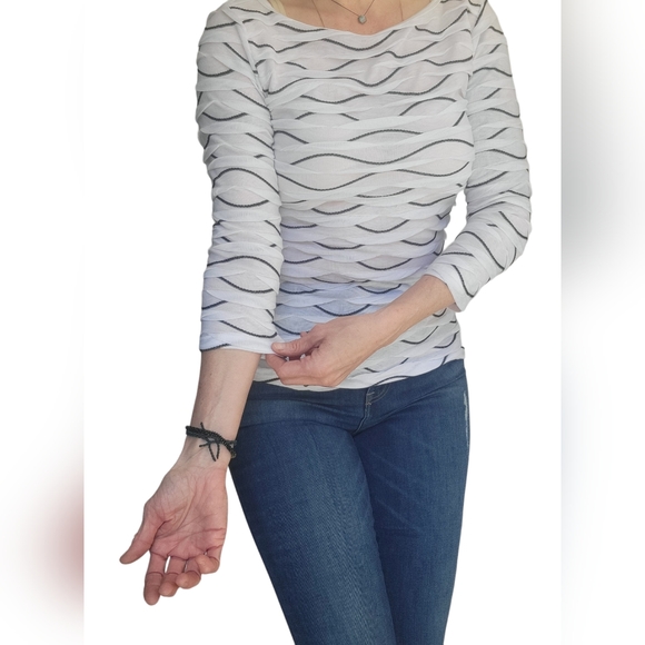 Silvergate brand Pretty Classy Wave Print B&W Shirt With 3/4 Bracelet  Sleeves - Picture 3 of 13